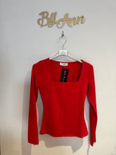 Top "By Swan Annie"  Rood